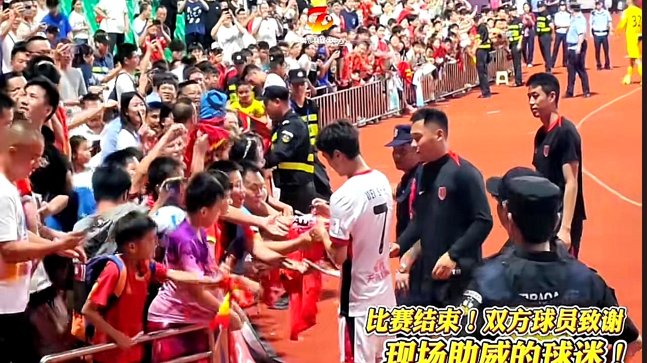 开云体育APP下载-关于竞技场上一幕幕感人画面，球迷热泪盈眶的信息