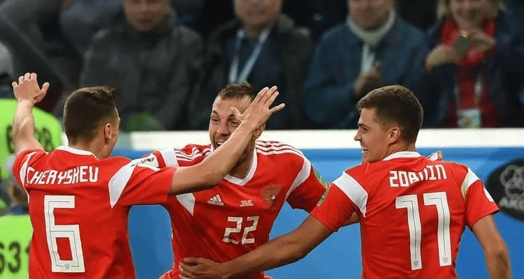 波兰队在激烈比赛中坚持到最后取胜 波兰队在激烈比赛中坚持到最后取胜