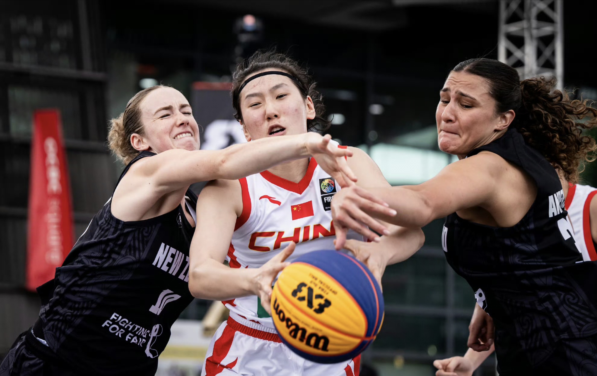 关于亚洲篮球明日之星在国际比赛中惊艳亮相的信息