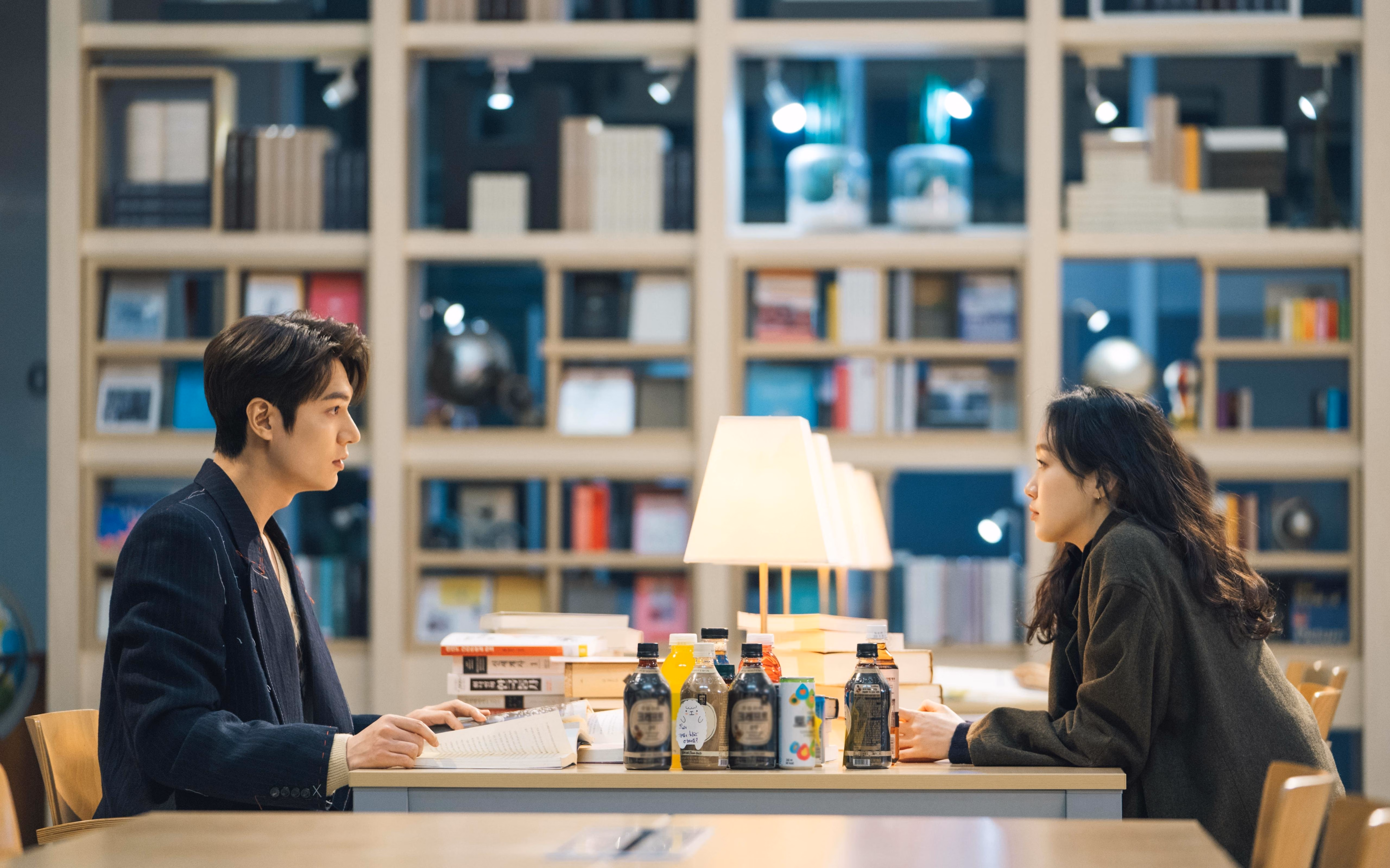 埃及巅峰对决波兰，罗德里攻防两端统治全场